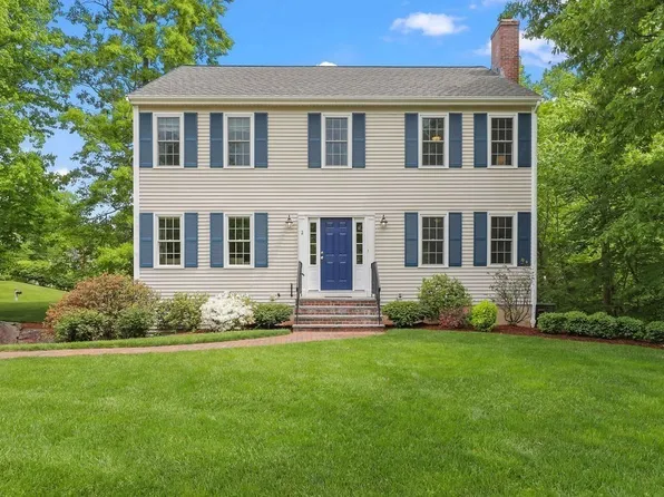 2 Thomas Cir, North Attleboro, MA 02763