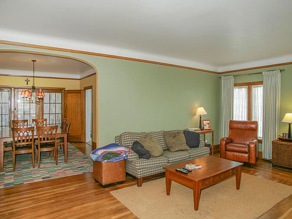 4th image of 1622 Harris St