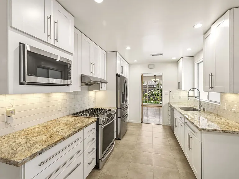 889 Embarcadero Rd — Photo 5