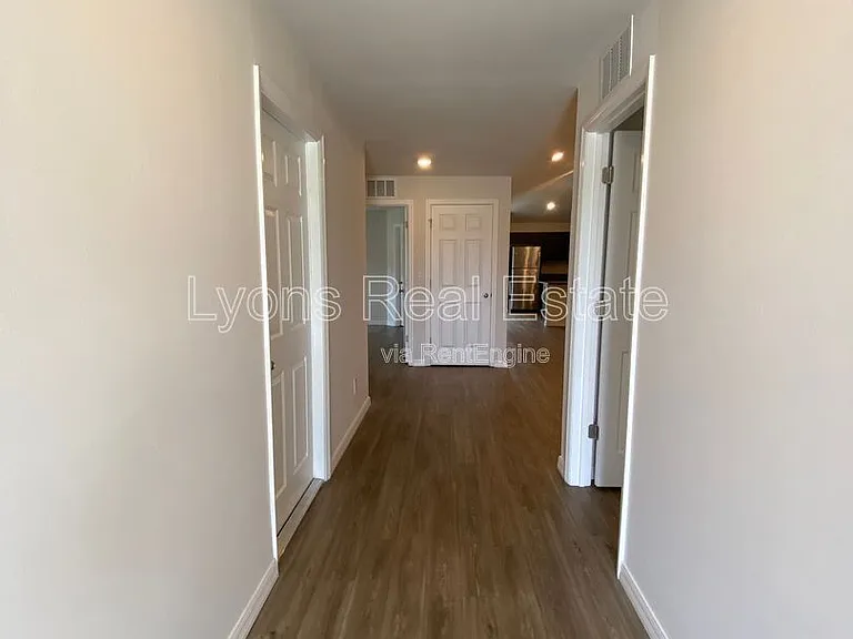 604 Skyline Blvd — Photo 2