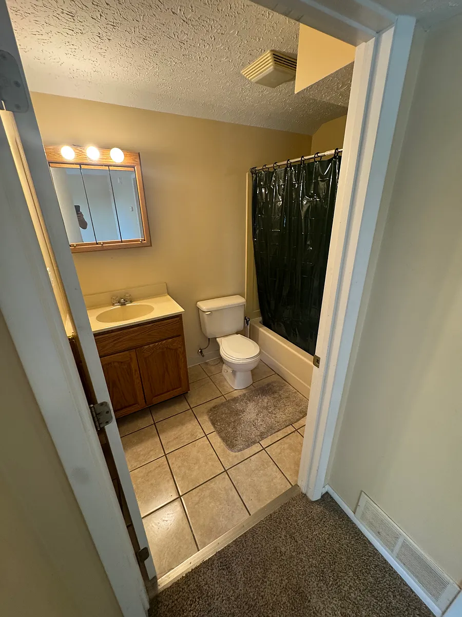 Building Photo - 244 Elkin Ave #2