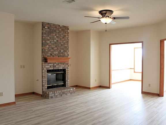 3rd image of 1014 Apache Oaks Dr