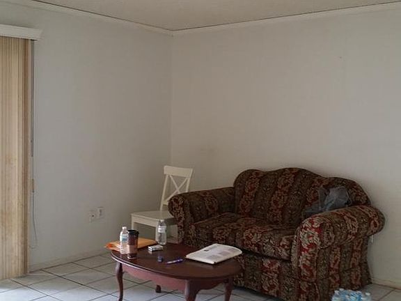 3rd image of 853 Sky Lake Cir APT B