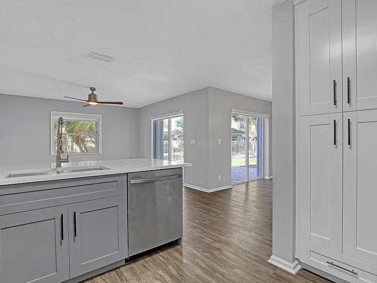 3464 Commodore Ct — Photo 24