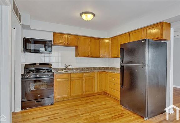 4th image of 1842 S Fairfield Ave APT 1W
