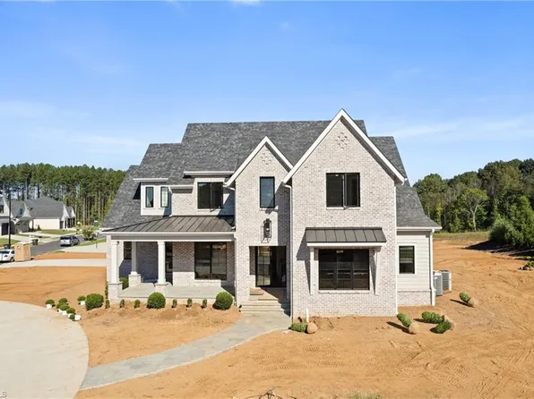 1811 Chanterelle Ct, Winston Salem, NC 27106