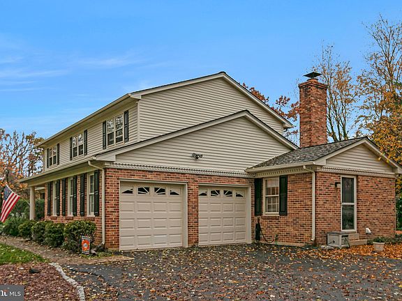 4th image of 4 Essex Dr