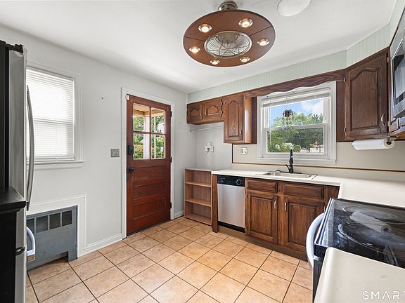 5th image of 4 Eleanor Road