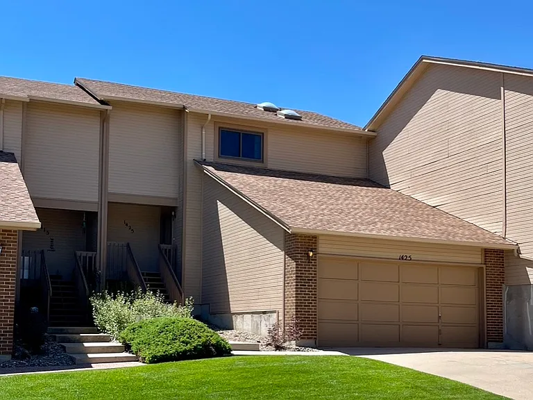 1425 Vondelpark Dr — Photo 1
