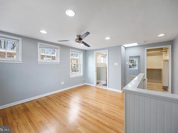 4th image of 715 Rodman St #1