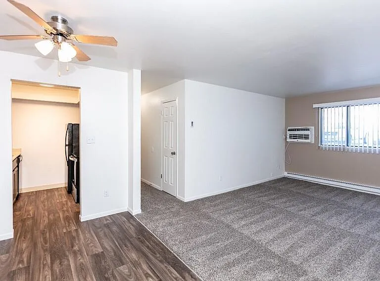 Foxhill Apartments — Photo 30