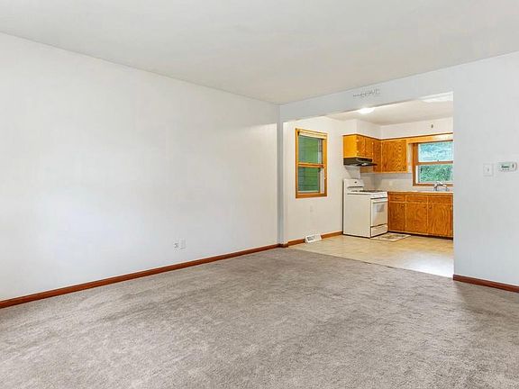 5th image of 171 Elm Ln