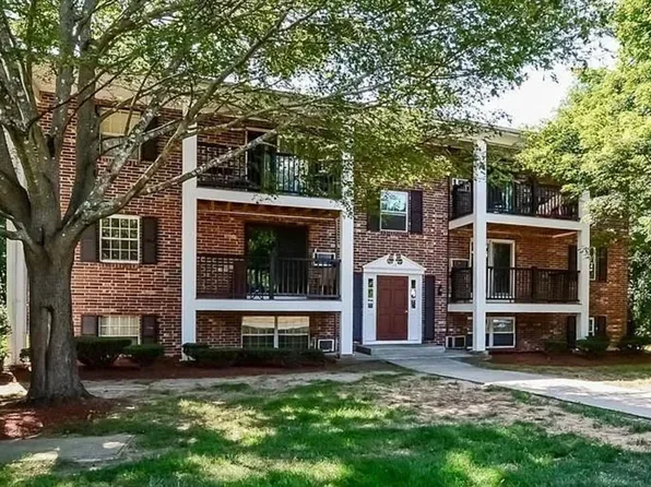 12 Walker Rd APT 6, North Andover, MA 01845