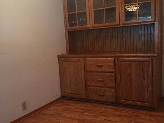 3rd image of 819 S 13th St