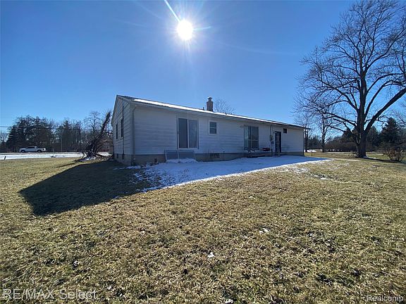 4th image of 8126 Corunna Rd