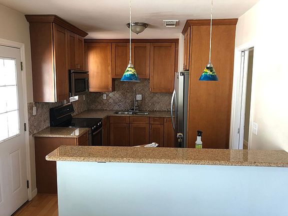 2nd image of 819 Patricia Ln