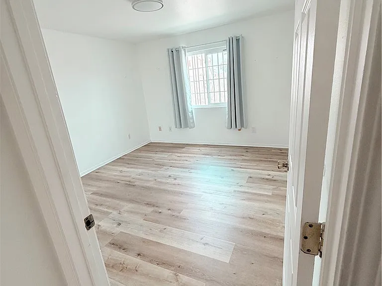 327 E Lanzit Ave — Photo 7
