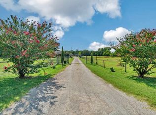 111 N Briaroaks Rd, Burleson, TX 76028