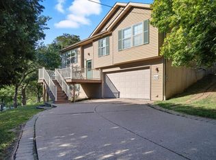 904 17th St, Bettendorf, IA