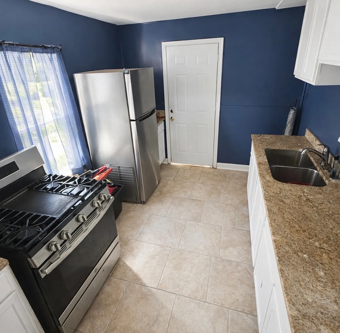 8907 Thelma St — Photo 2