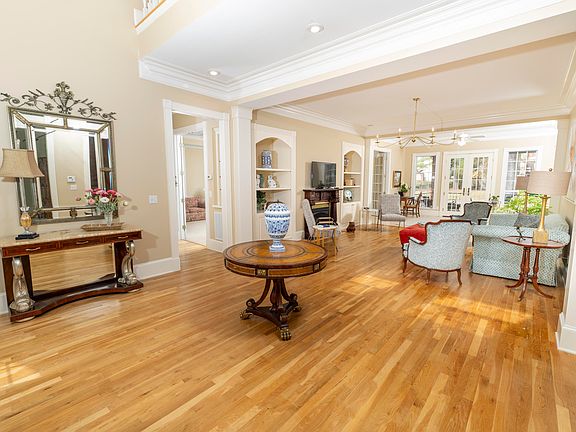 2nd image of 1112 Nottingham Rd