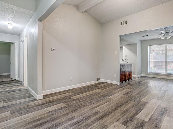 4th image of 1013 Carriagehouse Ln