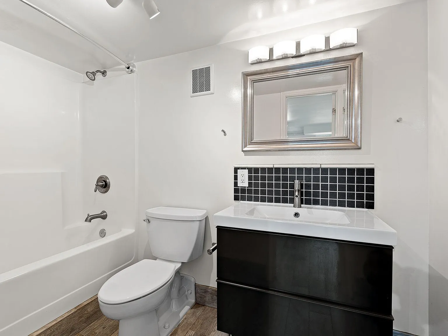1 bed, 350 sqft, $2,500 — Photo 2