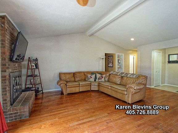 5th image of 2409 NW 110th St