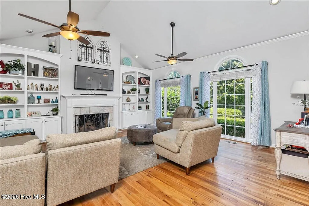 4 bed, 3.5 bath, 3190 sqft, $3,150 — Photo 4
