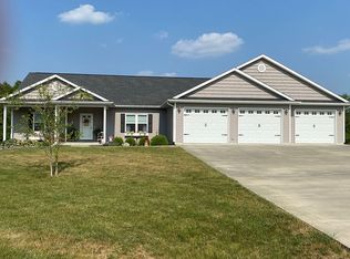 26 Asa Creek Ct, Sullivan, IL 61951