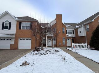 714 Olde English Cir #30, Howell, MI 48855
