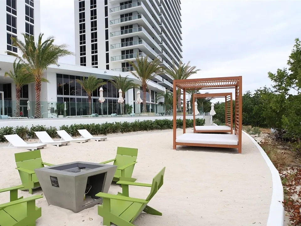 16385 Biscayne Blvd #660