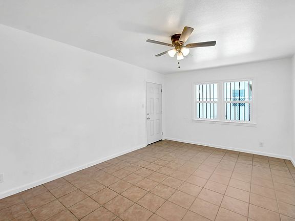 4th image of 754 W 11th St