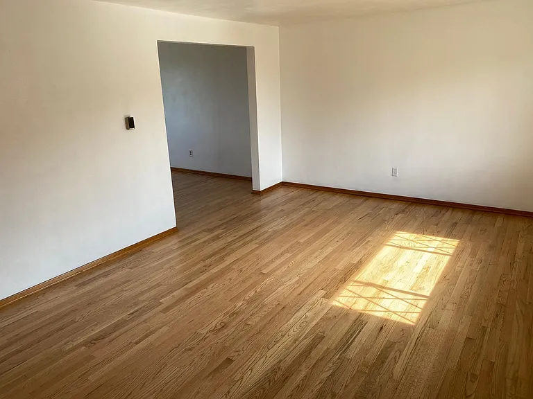 1067 Wolfe Ave — Photo 3