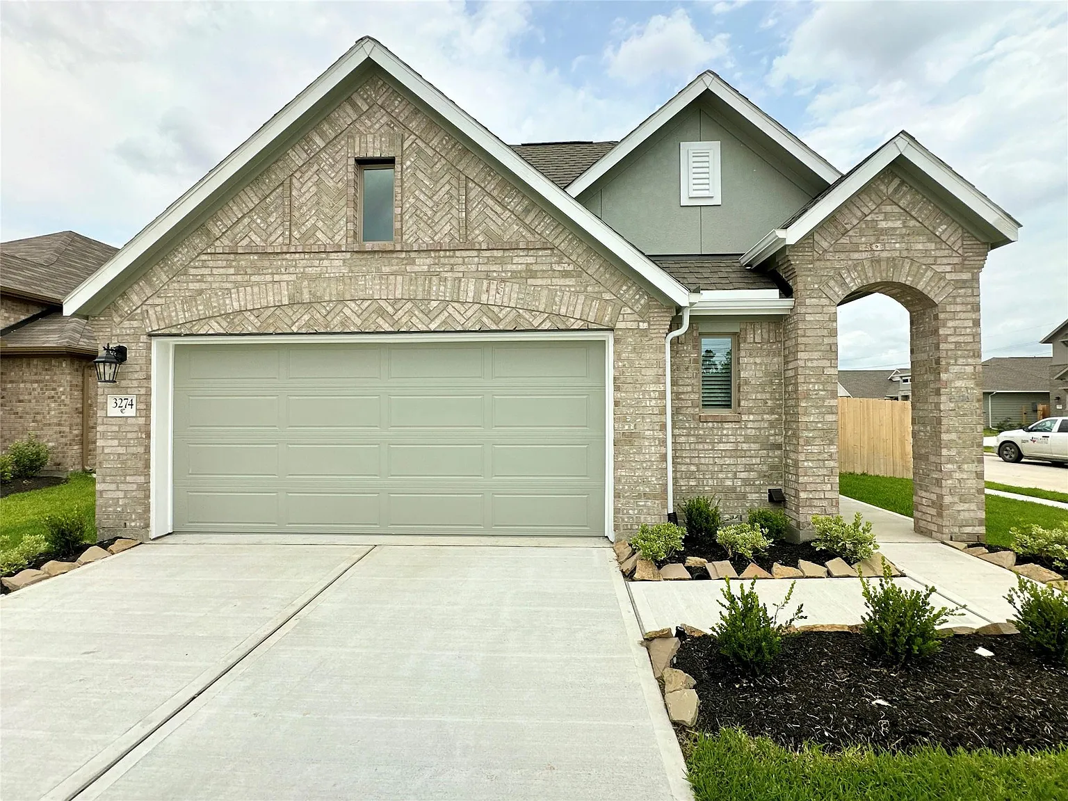 3 bed, 2.5 bath, 1840 sqft, $2,500 — Photo 1