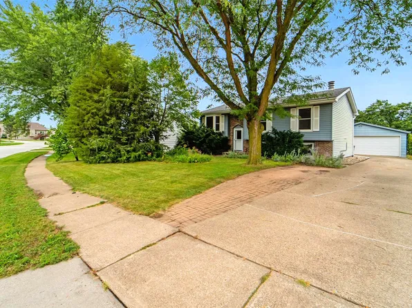1213 S 14th St, Adel, IA 50003