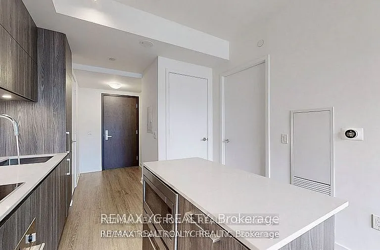 1 Yorkville Ave #710 — Photo 14