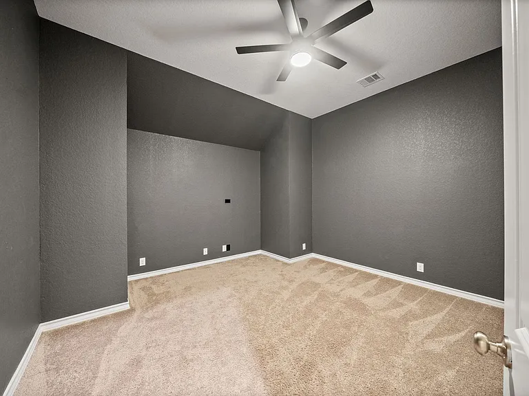 9767 Innes Pl — Photo 16
