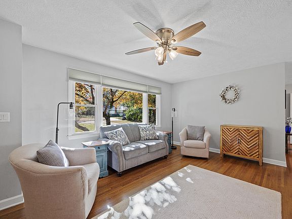3rd image of 383 Mimosa Cir