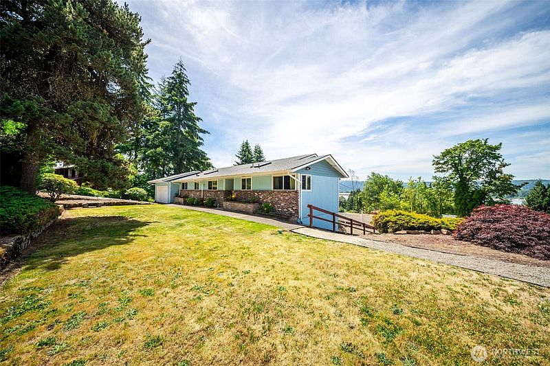 3rd image of 80 Summit Drive
