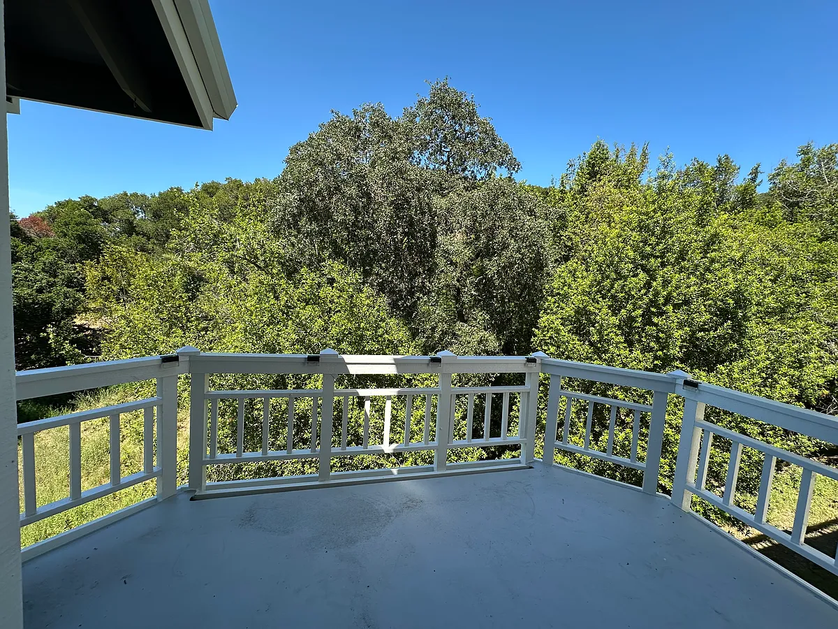 Upper deck. - 71 Laurel Glen Ter