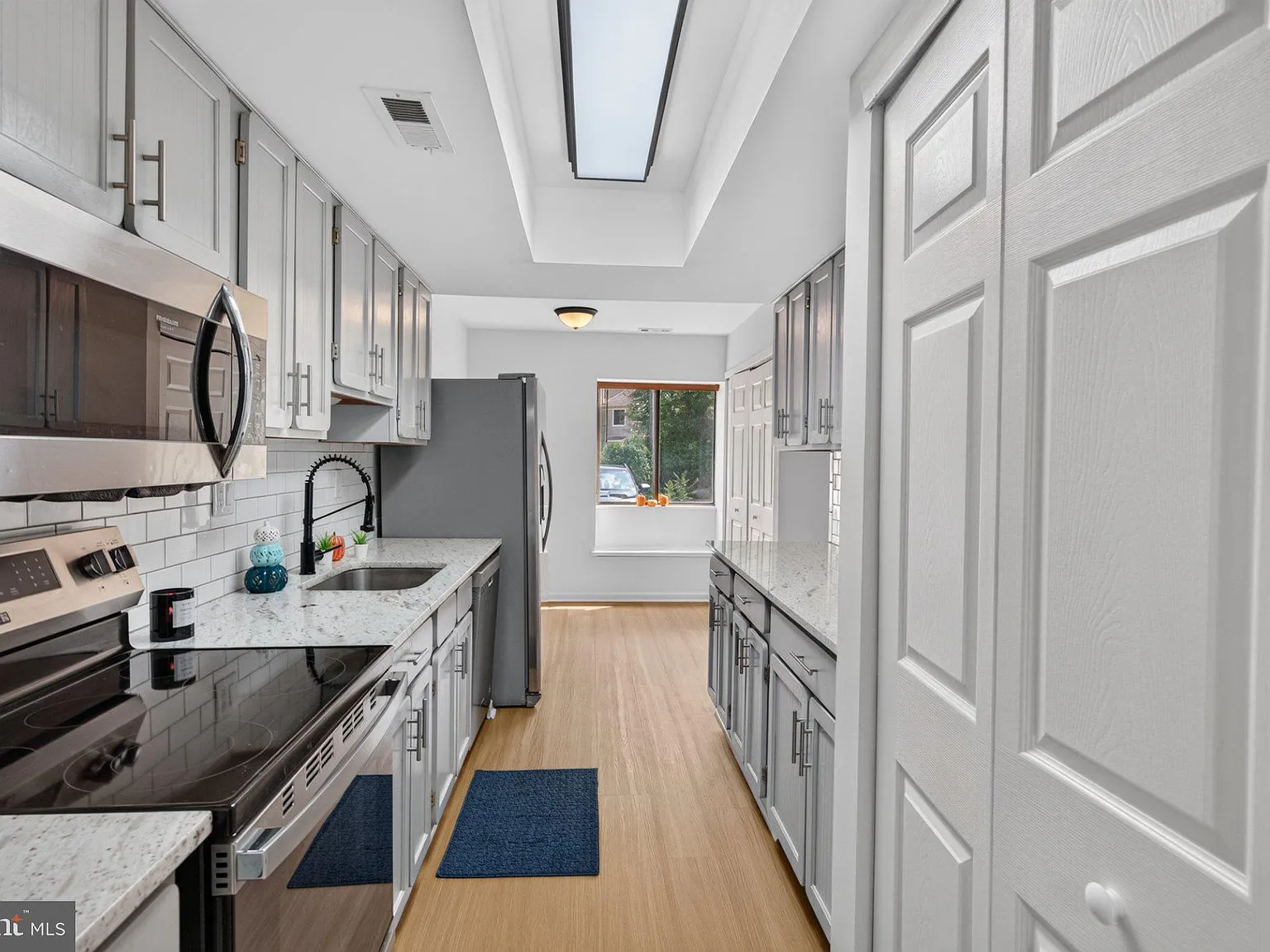 3 bed, 1.5 bath, 1373 sqft, $2,775 — Photo 4