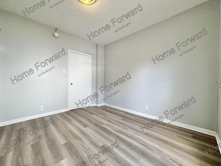 90 E Walnut St — Photo 12