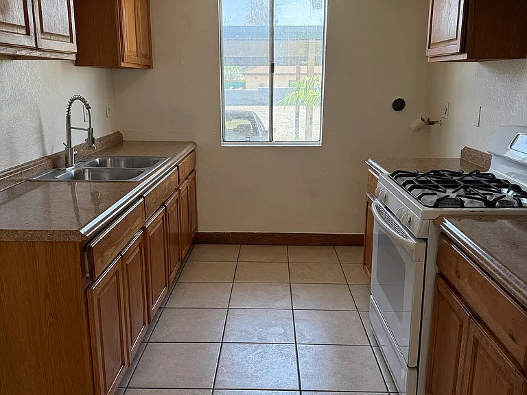 9240 Date St #5A — Photo 3