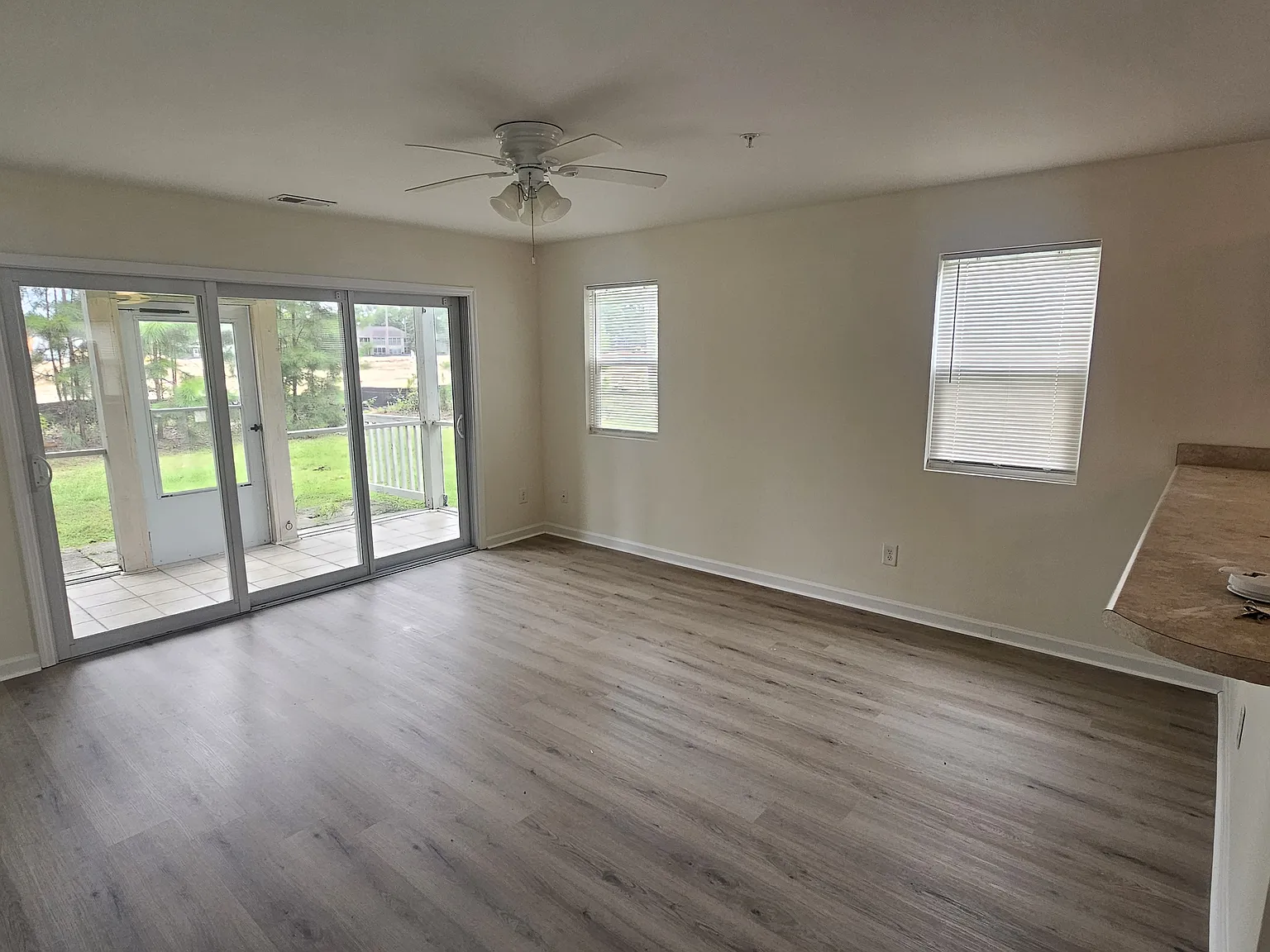 2 bed, 1000 sqft, $1,500 — Photo 4