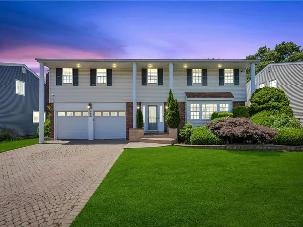 928 Carrie, East Meadow, NY 11554