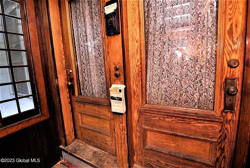 5th image of 2237 16th Street