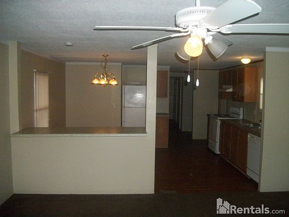 3rd image of 106 Kelly Ln
