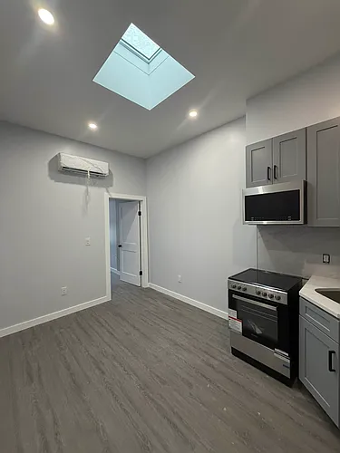 129 Beadel St Photo 1