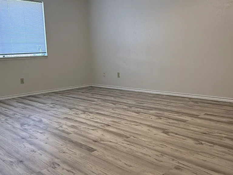 949 Middle Cove Dr — Photo 10
